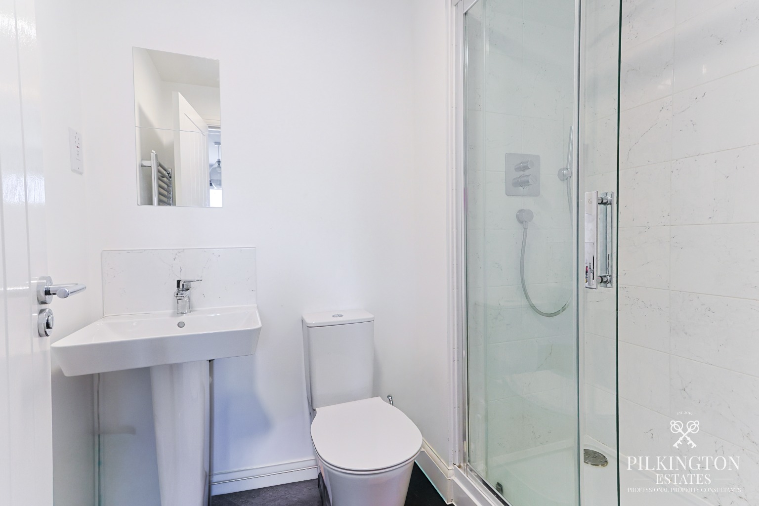 Modern 4-Bed Detached Home with Gated Driveway & Garage in Popular Sherford Property image 11