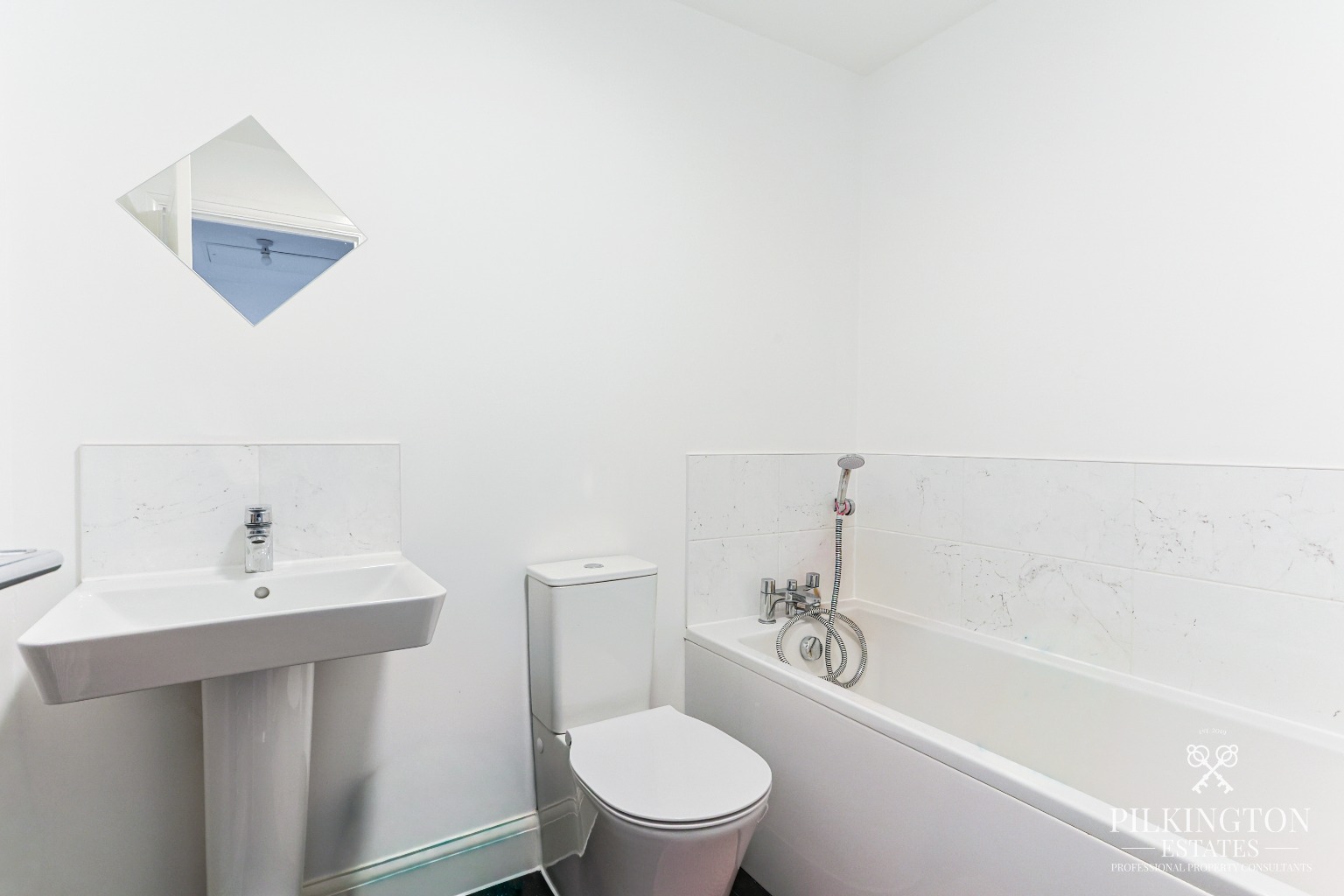 Modern 4-Bed Detached Home with Gated Driveway & Garage in Popular Sherford Property image 8