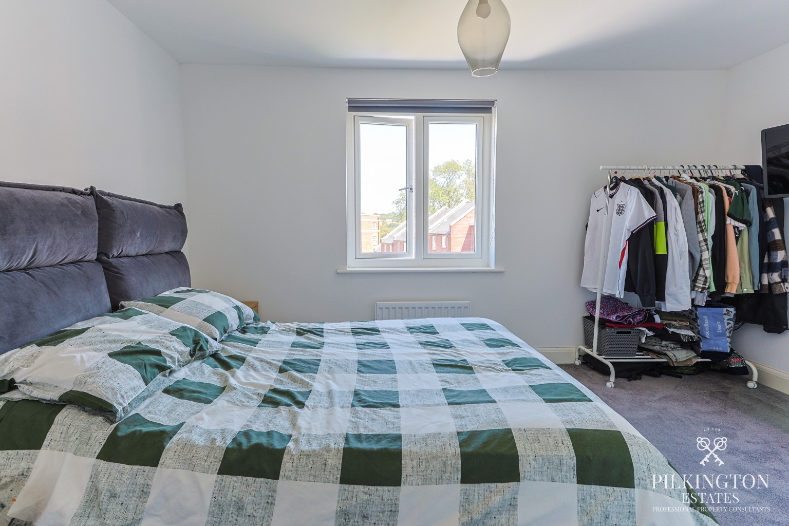 Modern 4-Bed Detached Home with Gated Driveway & Garage in Popular Sherford Property image 7