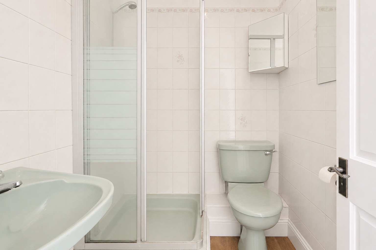 Panoramic Harbour Views, Ground Floor Apartment, Parking for Two, No Onward Chain Property image 7