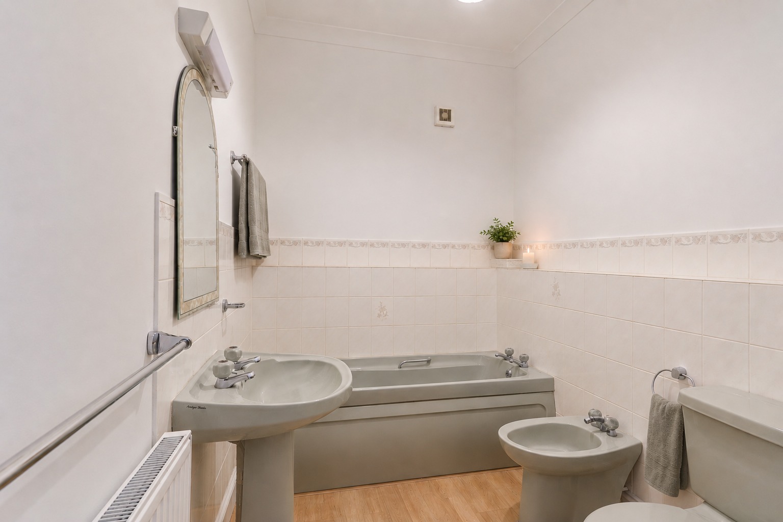 Panoramic Harbour Views, Ground Floor Apartment, Parking for Two, No Onward Chain Property image 9