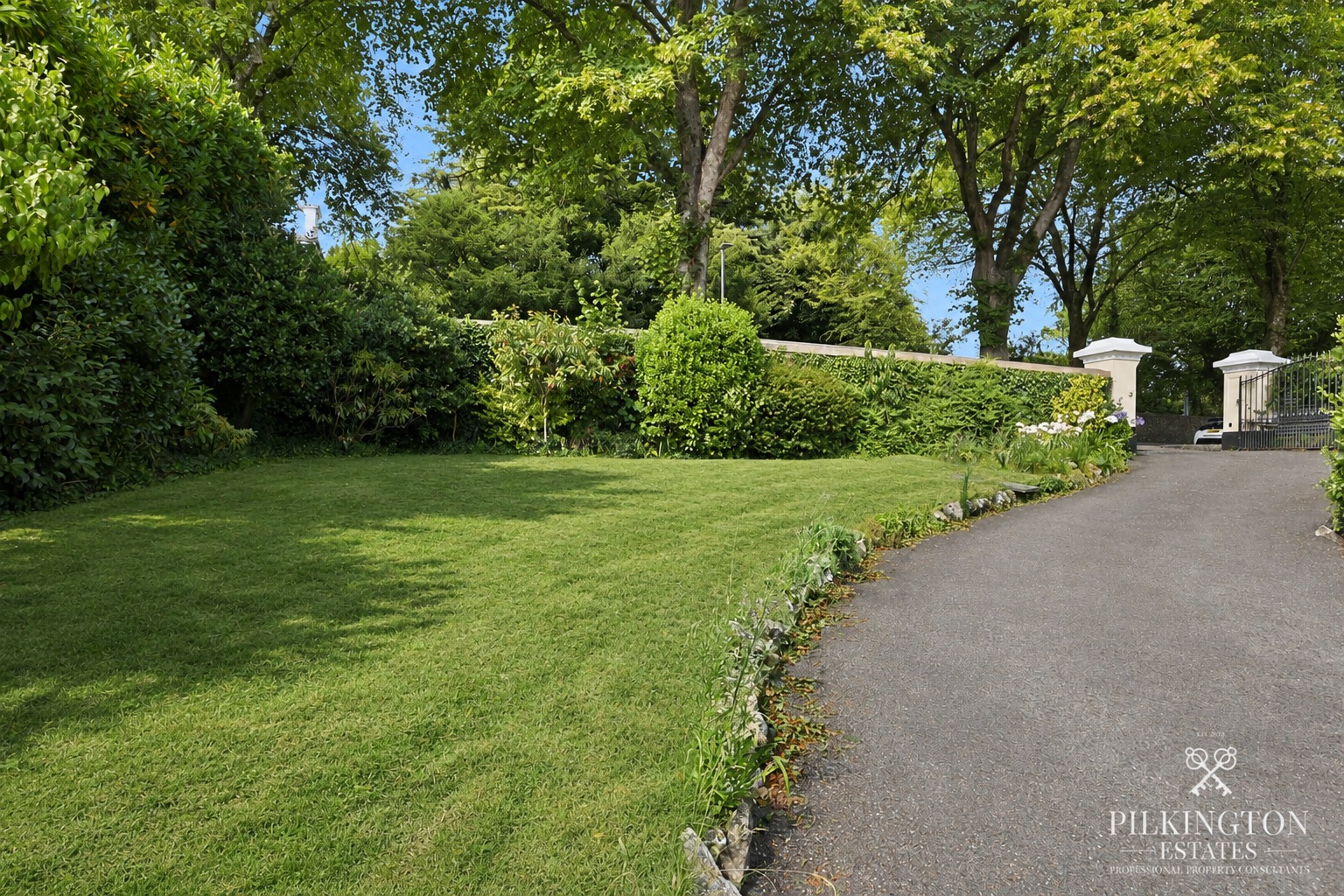 Magnificent Victorian Apartment with Stunning Sea Views, Private Garden, Garage & Share of Freehold Property image 17