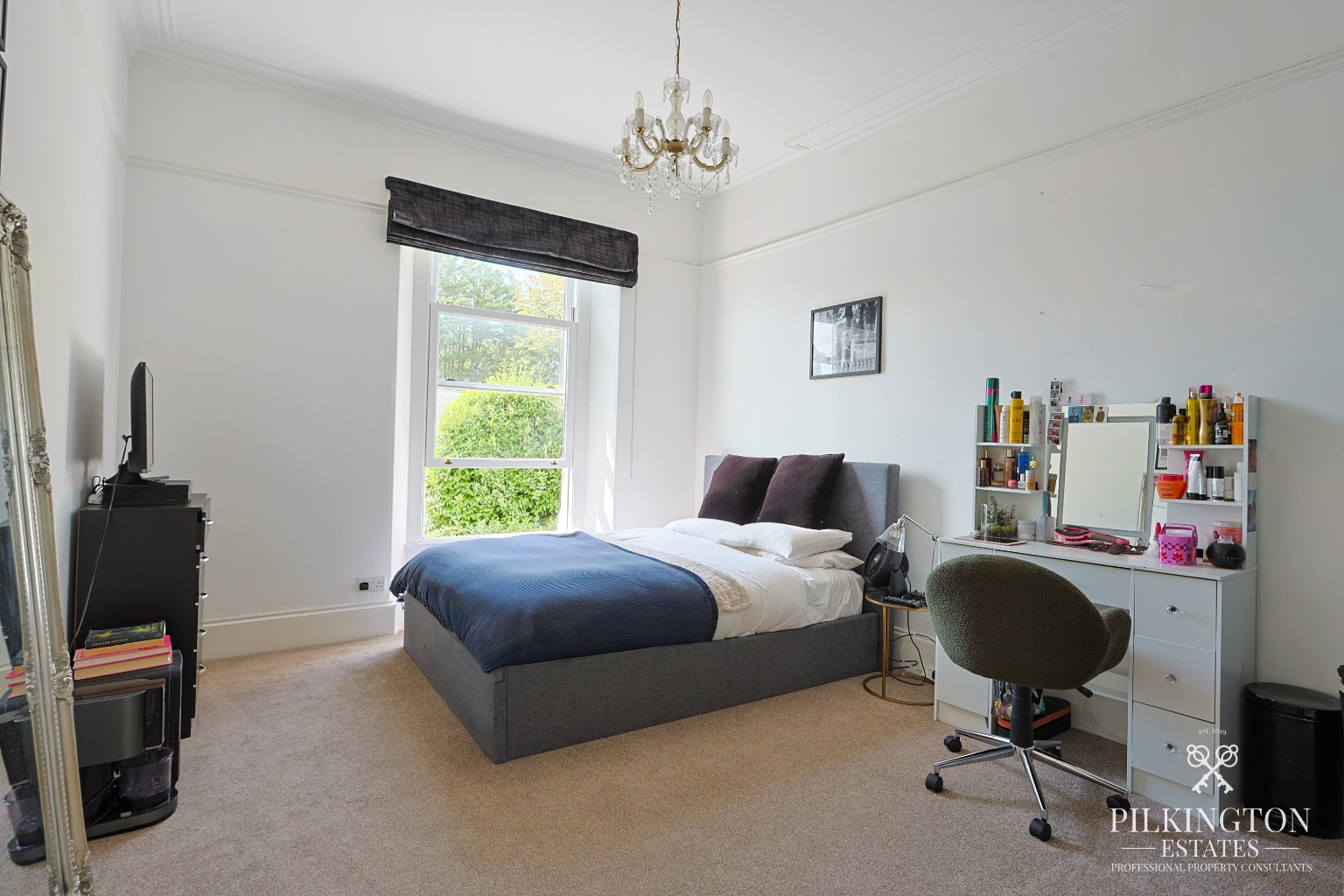 Magnificent Victorian Apartment with Stunning Sea Views, Private Garden, Garage & Share of Freehold Property image 10