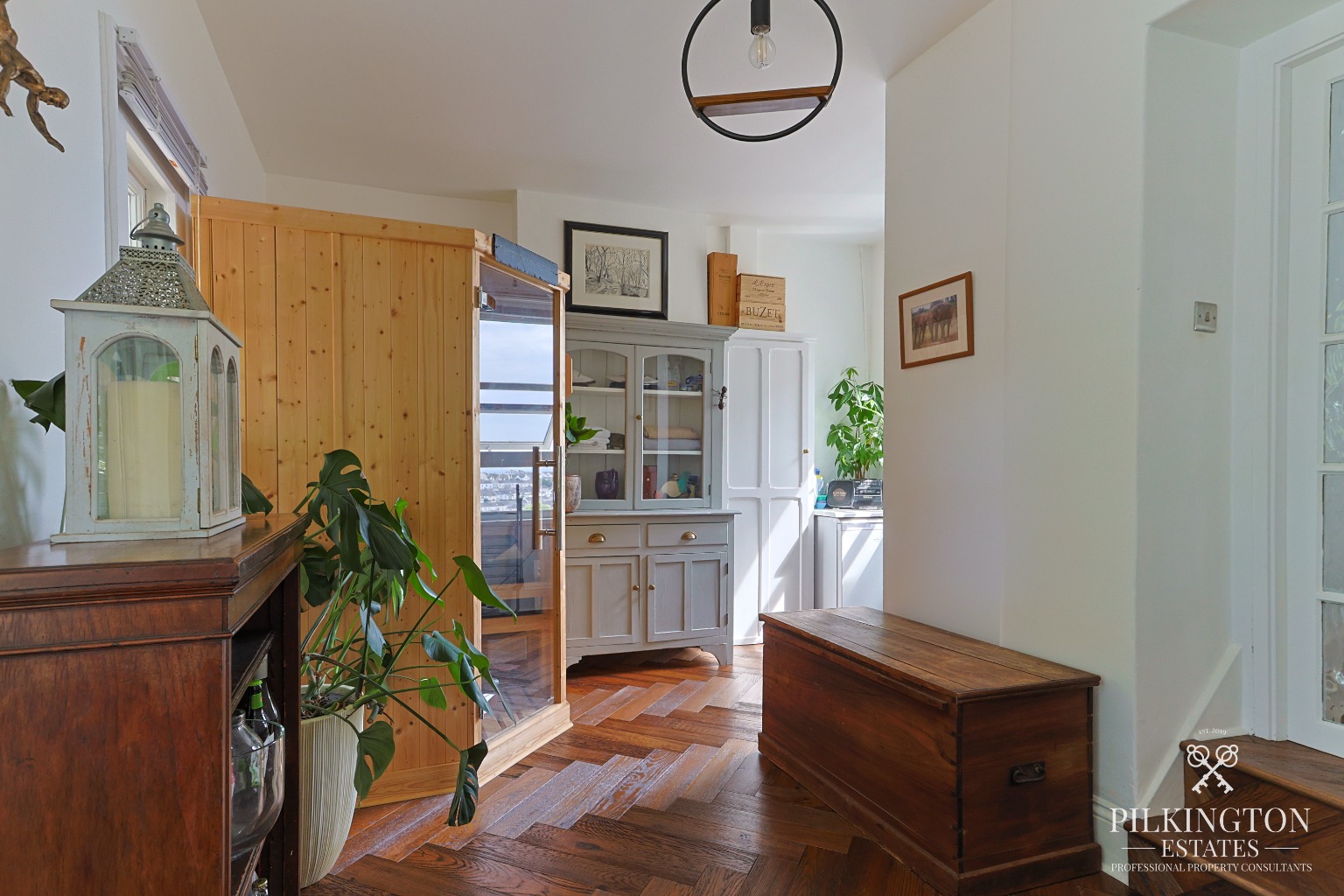 Magnificent Victorian Apartment with Stunning Sea Views, Private Garden, Garage & Share of Freehold Property image 12