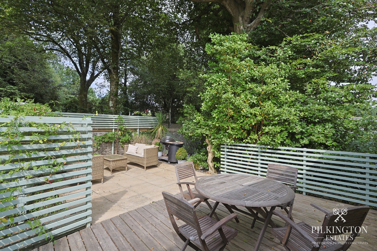 Magnificent Victorian Apartment with Stunning Sea Views, Private Garden, Garage & Share of Freehold Property image 16