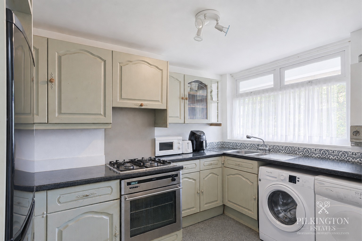 Three-Bedroom Maisonette with Tenants in Situ – Ideal Ready-Made Buy-to-Let Investment Property image 2