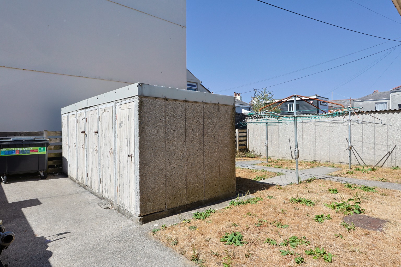 Prime three-bedroom maisonette with tenants in situ, central location and strong rental potential. Property image 8