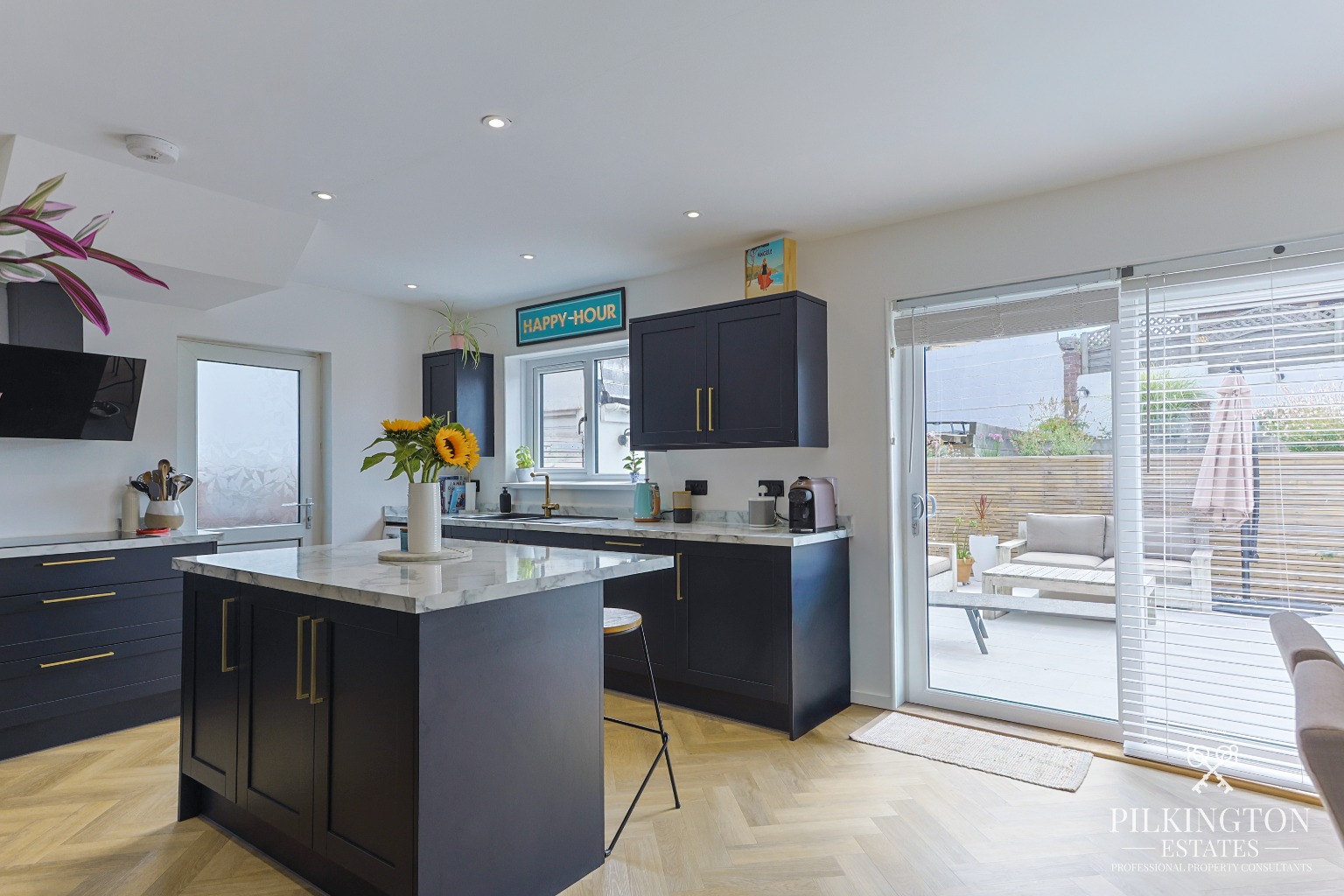 Beautifully Renovated Detached Family Home in Sought-After Peverell area. Property image 7