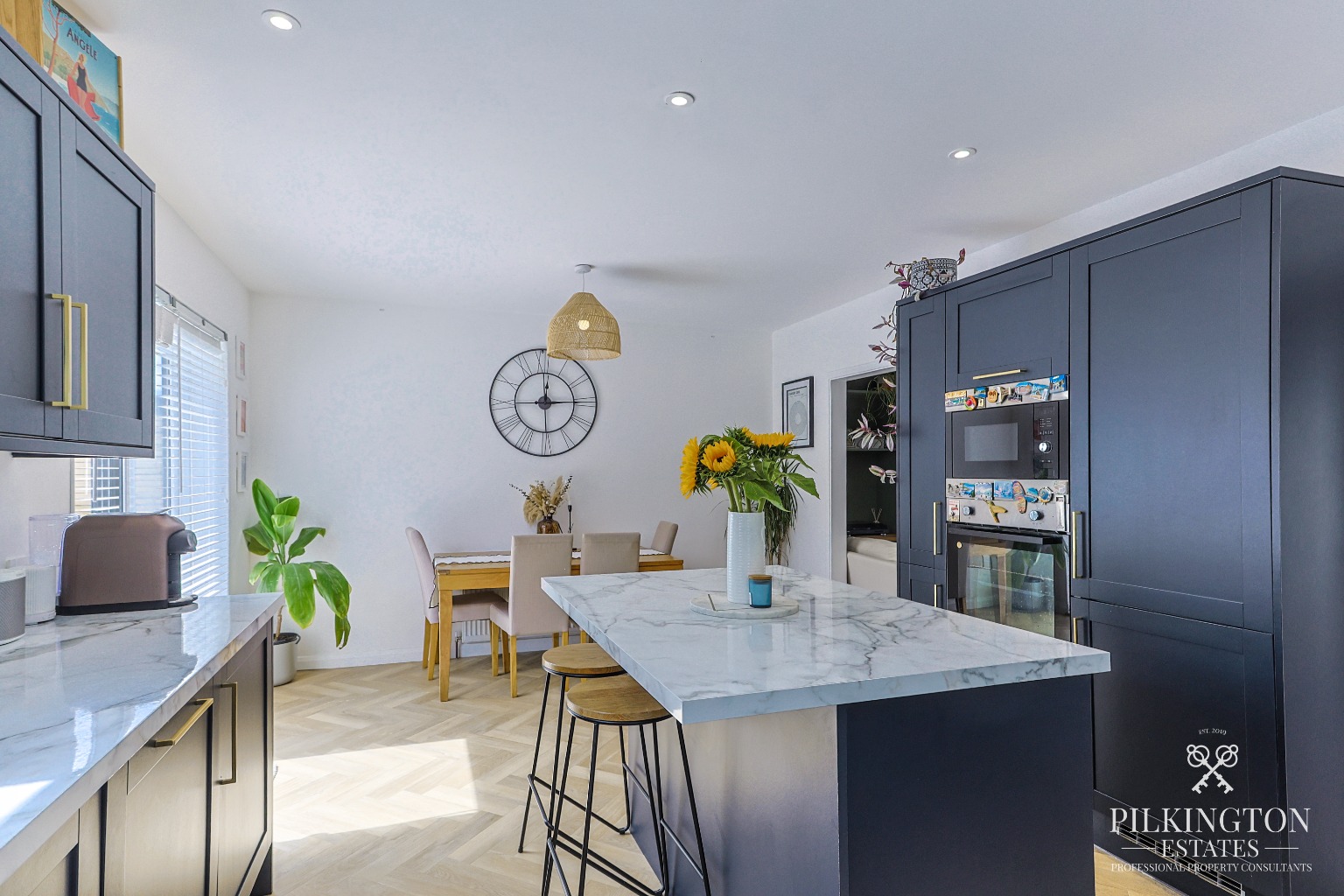 Beautifully Renovated Detached Family Home in Sought-After Peverell area. Property image 6