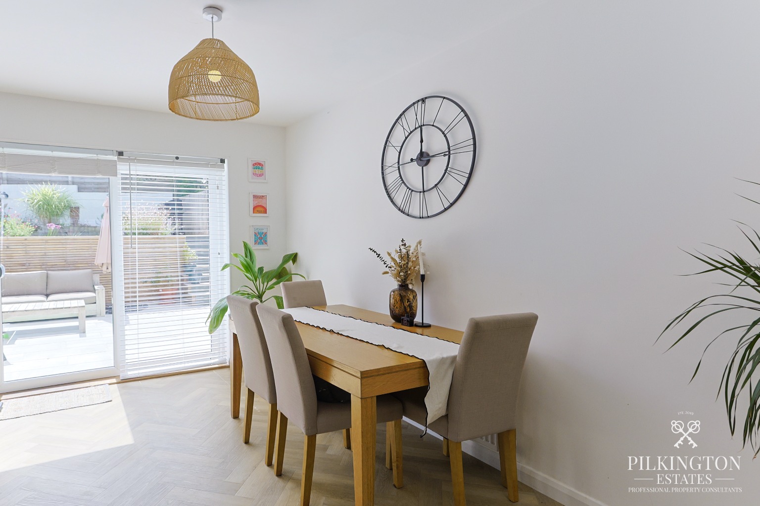 Beautifully Renovated Detached Family Home in Sought-After Peverell area. Property image 8