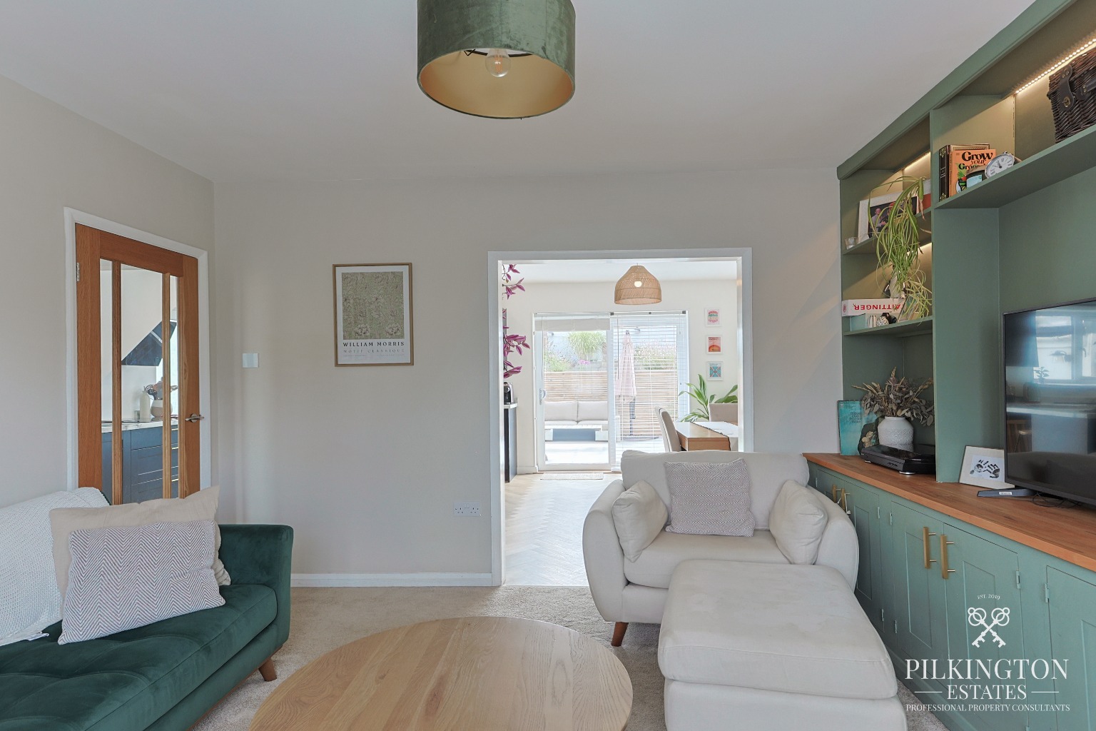 Beautifully Renovated Detached Family Home in Sought-After Peverell area. Property image 4