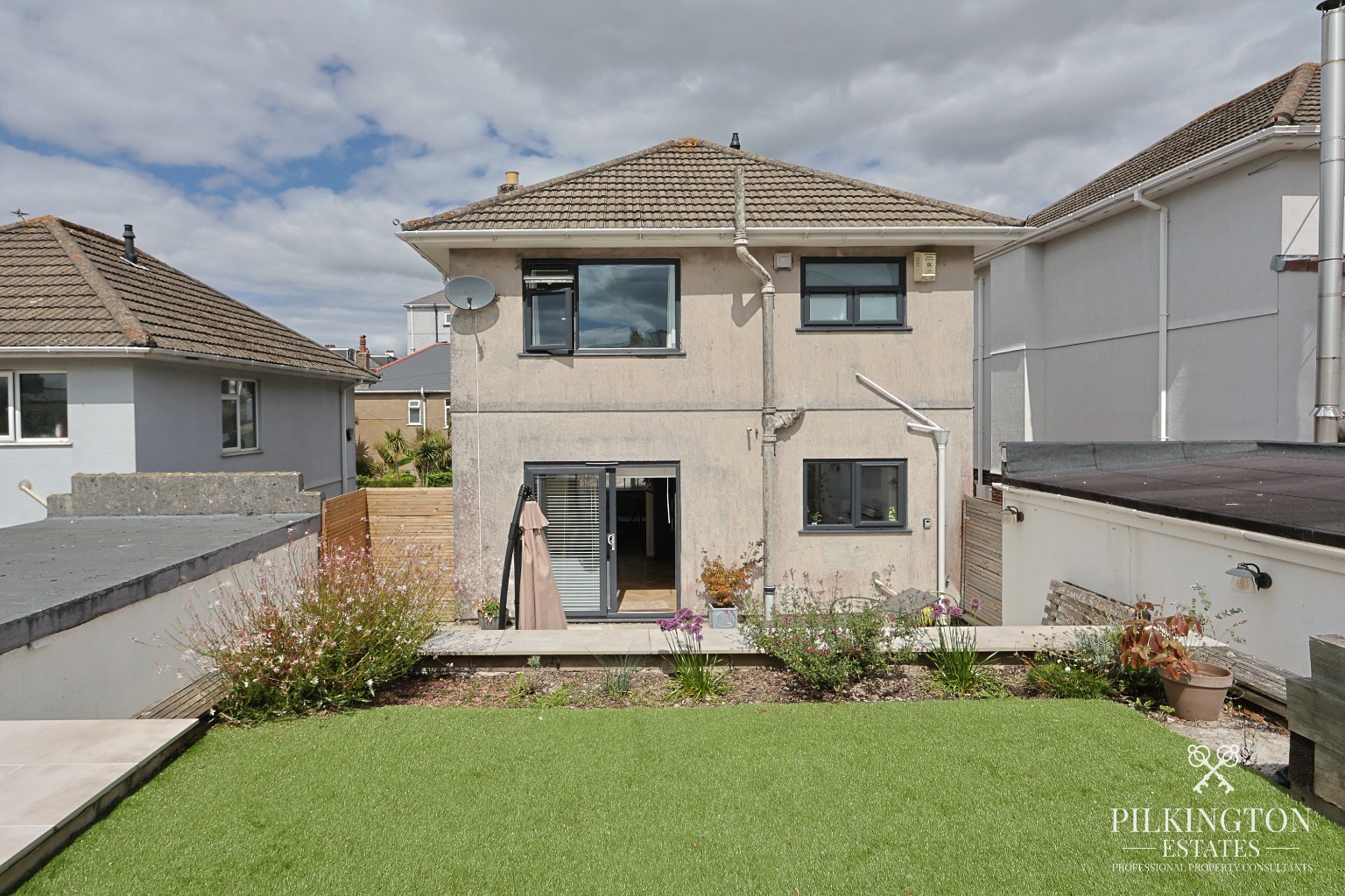 Beautifully Renovated Detached Family Home in Sought-After Peverell area. Property image 16