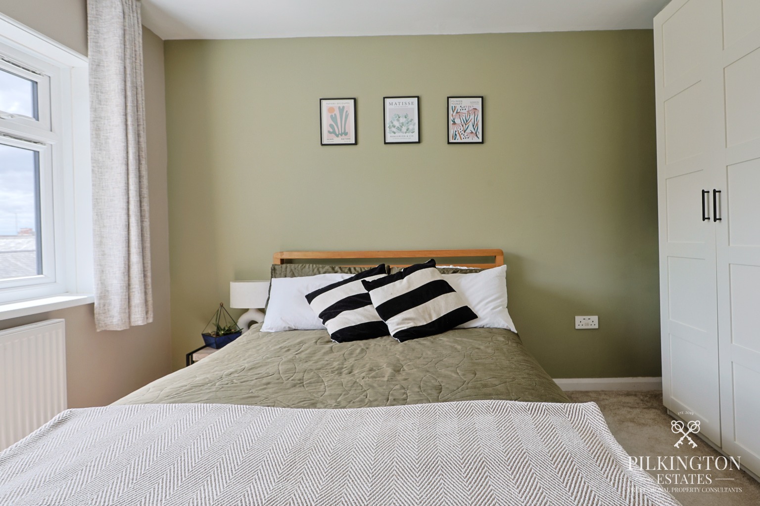 Beautifully Renovated Detached Family Home in Sought-After Peverell area. Property image 11