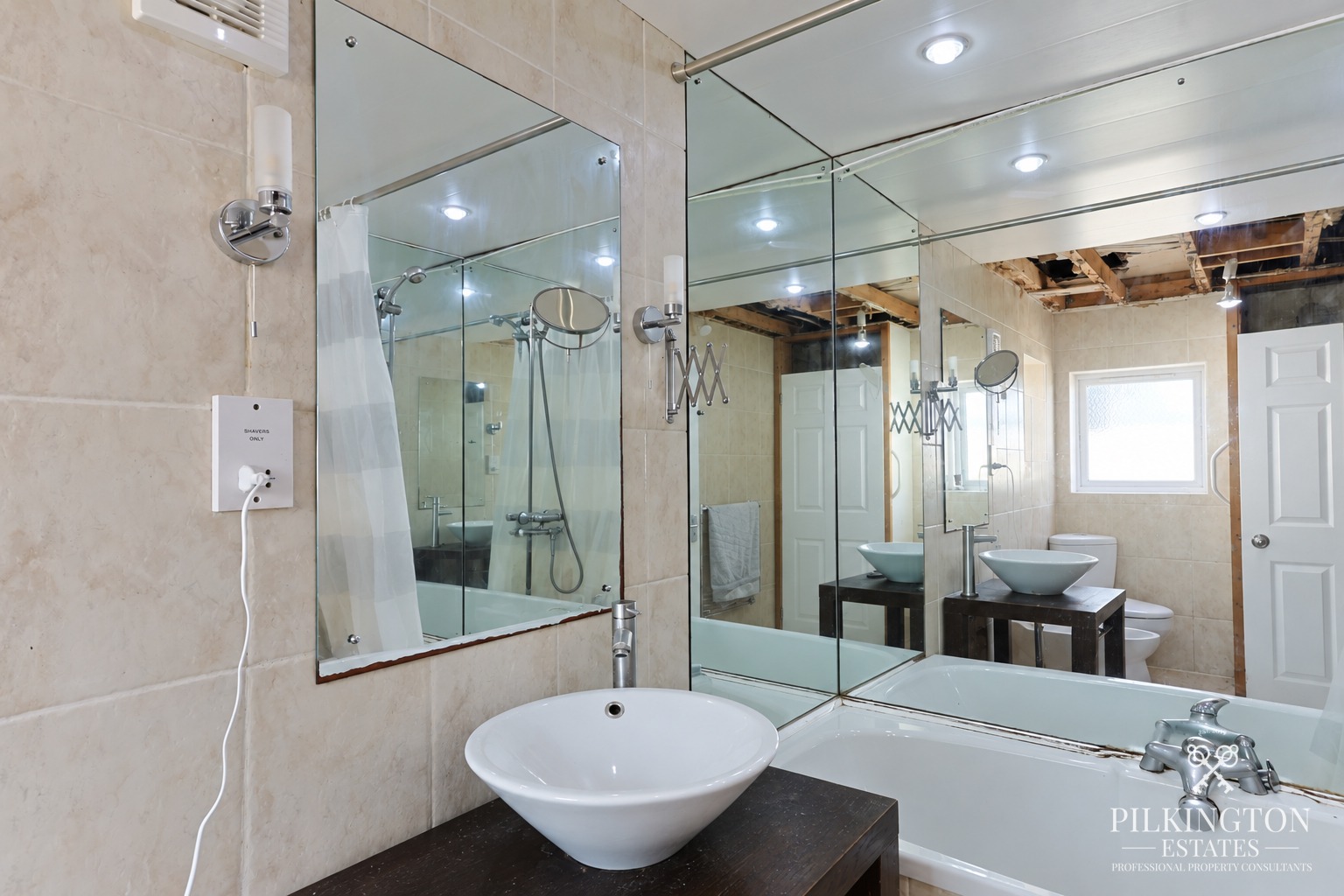 Spacious ground floor home with flexible living space, kitchen/diner, bedroom, bathroom and storage. Property image 6
