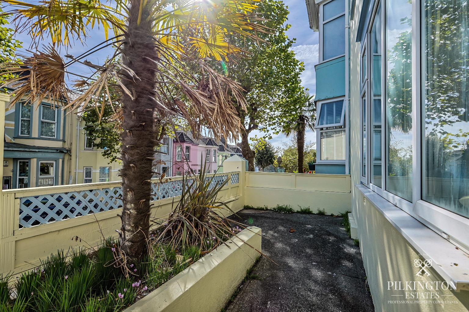 Spacious ground floor home with flexible living space, kitchen/diner, bedroom, bathroom and storage. Property image 7