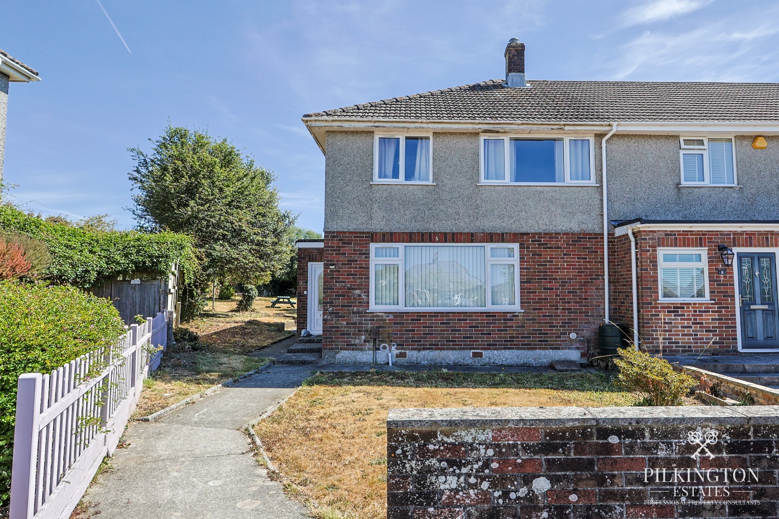 Beautifully Refurbished 3-Bed Home with 100ft+ Garden, Garage & Cul-de-Sac Location