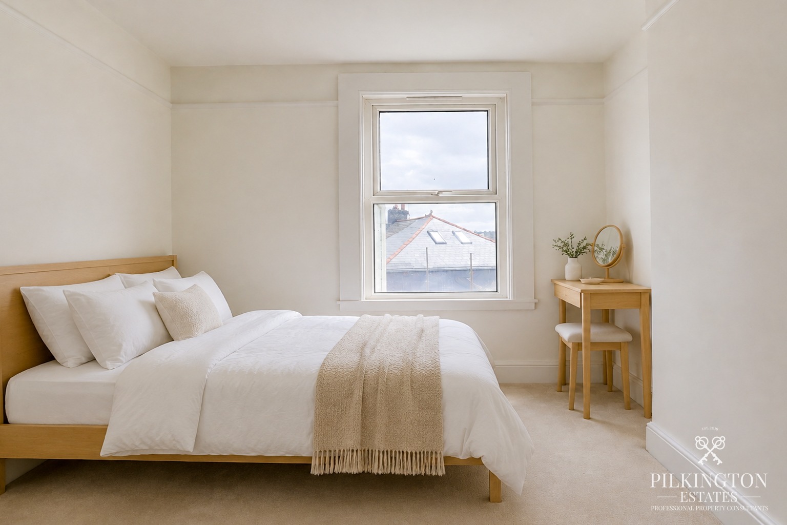 Beautifully Renovated Home with Stunning Kitchen, Luxury Bathroom & Courtyard Garden Property image 11