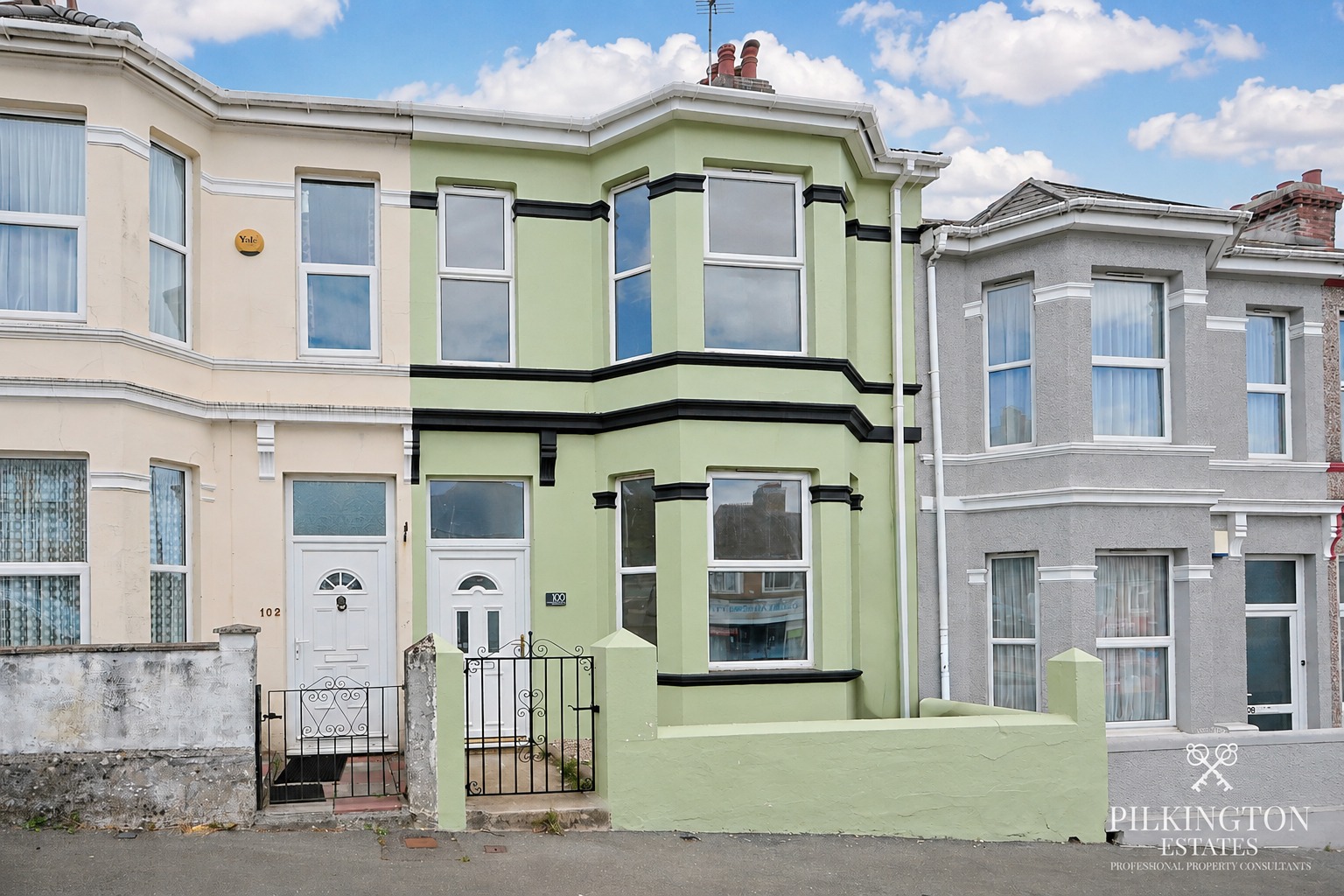 Beautifully Renovated Home with Stunning Kitchen, Luxury Bathroom & Courtyard Garden Property image 1