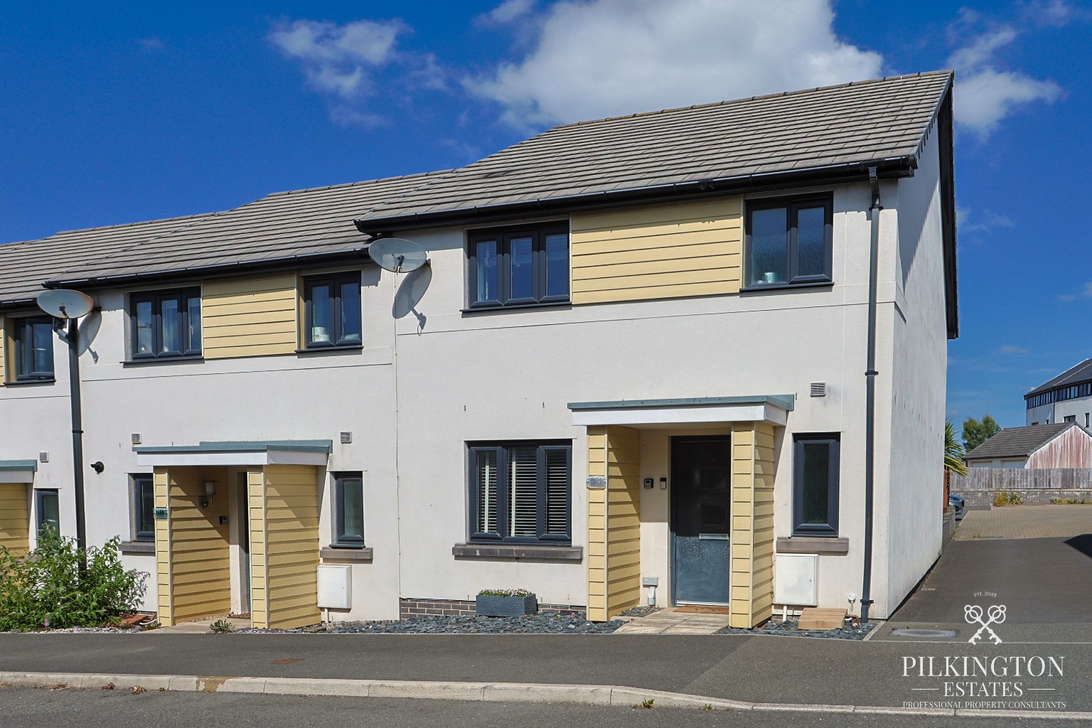 Modern 3-Bed End-Terrace Home with Garden, Garage & Allocated Parking Property image 1