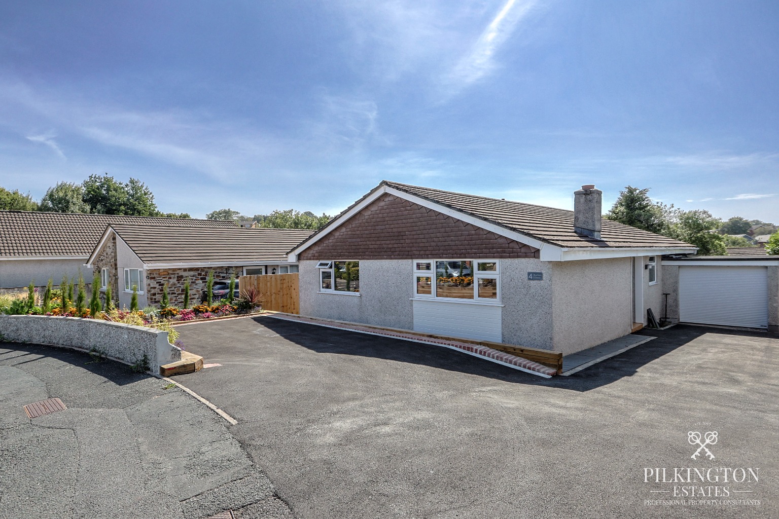 Stylishly Renovated Birdcage Farm Home with Ample Parking & Beautiful Garden Property image 1