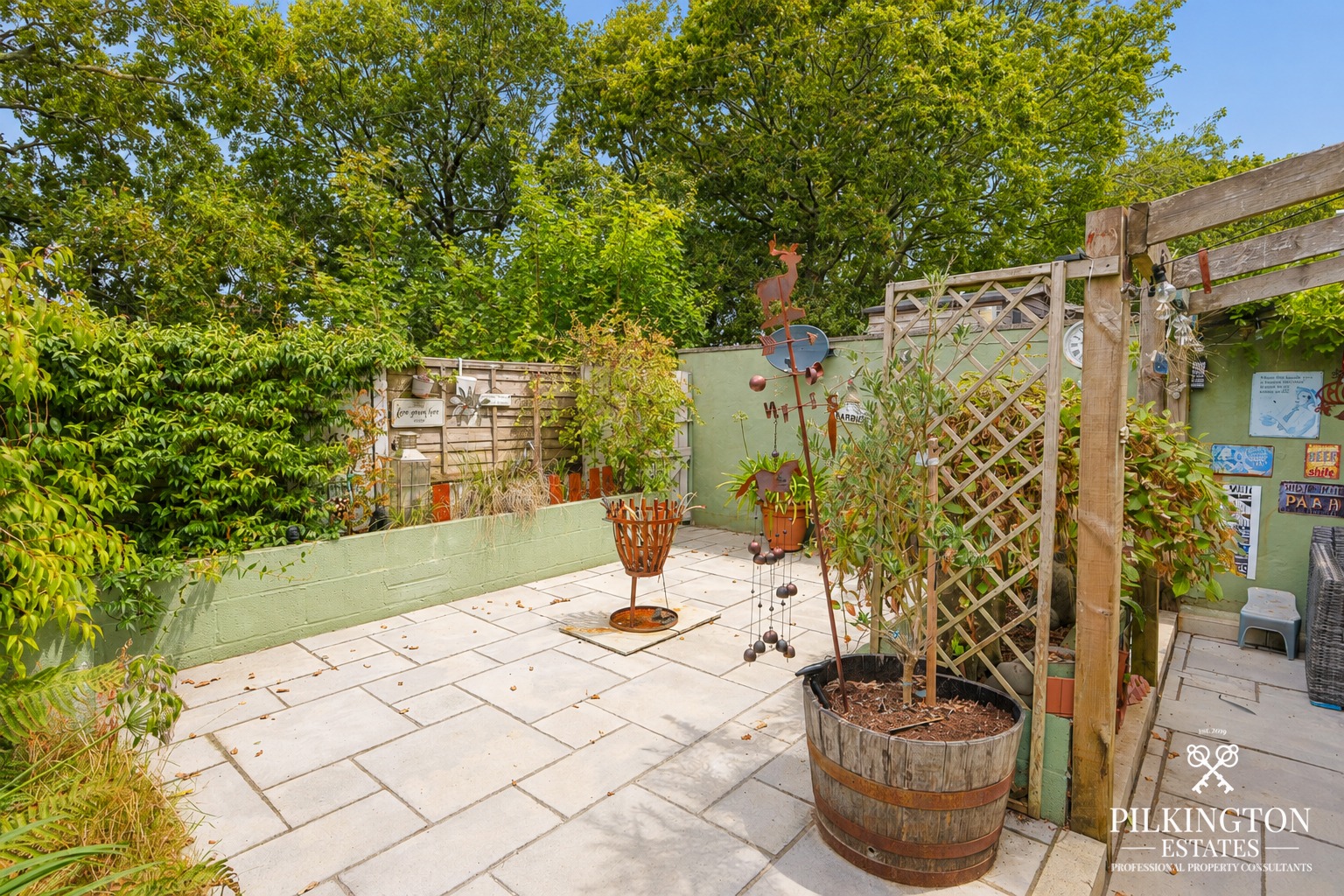 Spacious 3-Bedroom Home with Caravan-Sized Parking & Large Gardens Property image 13