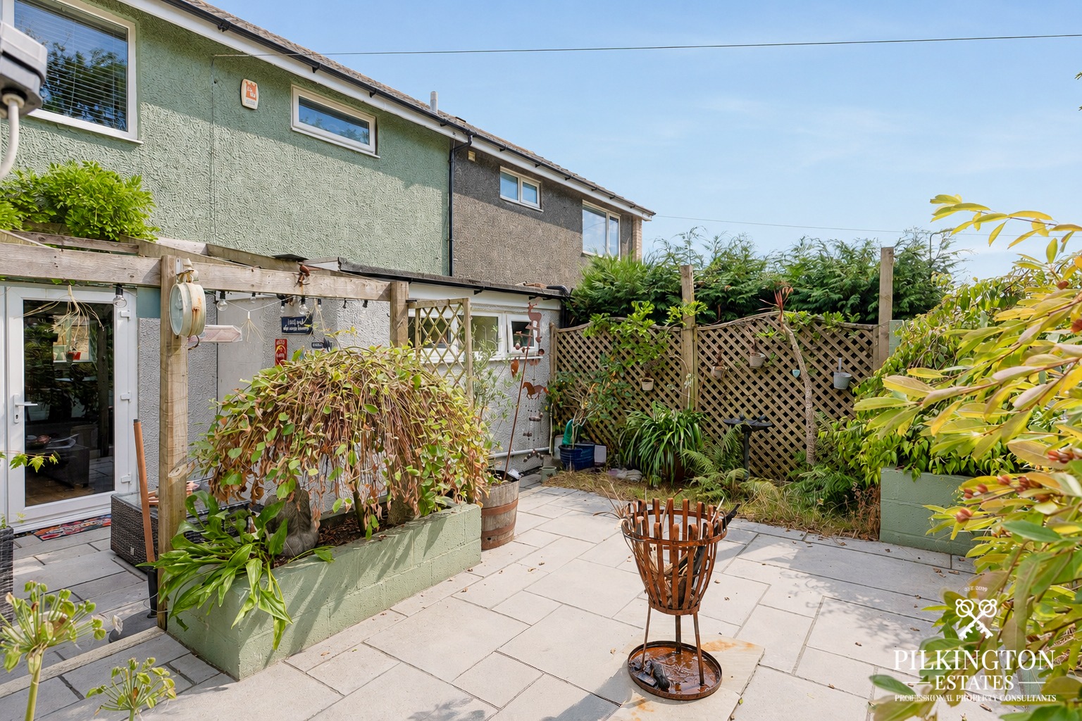 Spacious 3-Bedroom Home with Caravan-Sized Parking & Large Gardens Property image 15