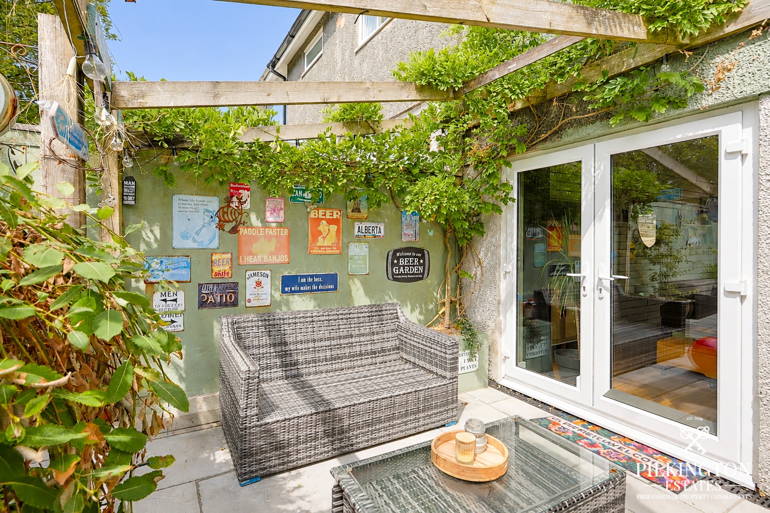 Spacious 3-Bedroom Home with Caravan-Sized Parking & Large Gardens Property image 16