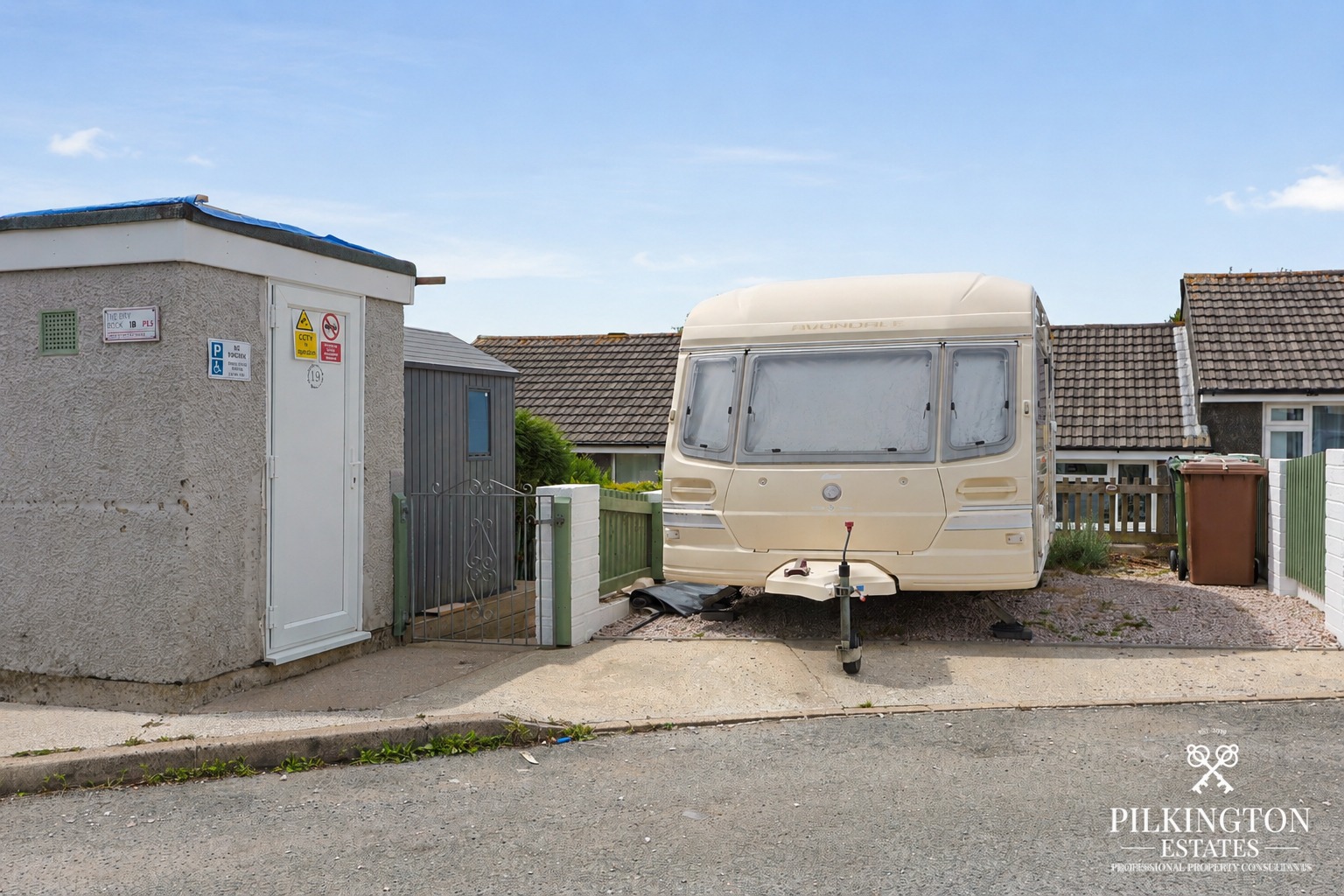 Spacious 3-Bedroom Home with Caravan-Sized Parking & Large Gardens Property image 18