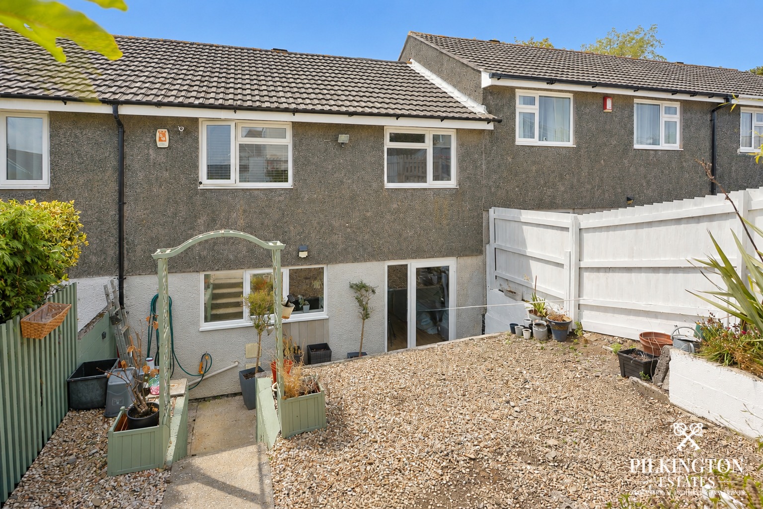 Spacious 3-Bedroom Home with Caravan-Sized Parking & Large Gardens Property image 1