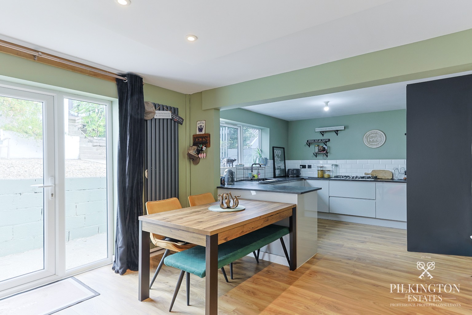 Spacious 3-Bedroom Home with Caravan-Sized Parking & Large Gardens Property image 4