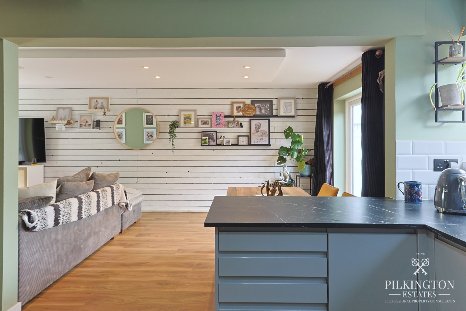 Spacious 3-Bedroom Home with Caravan-Sized Parking & Large Gardens Property image 6