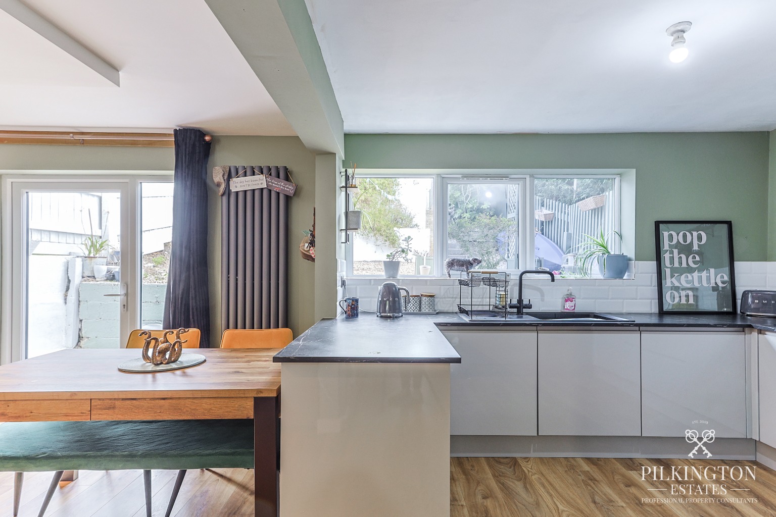 Spacious 3-Bedroom Home with Caravan-Sized Parking & Large Gardens Property image 5