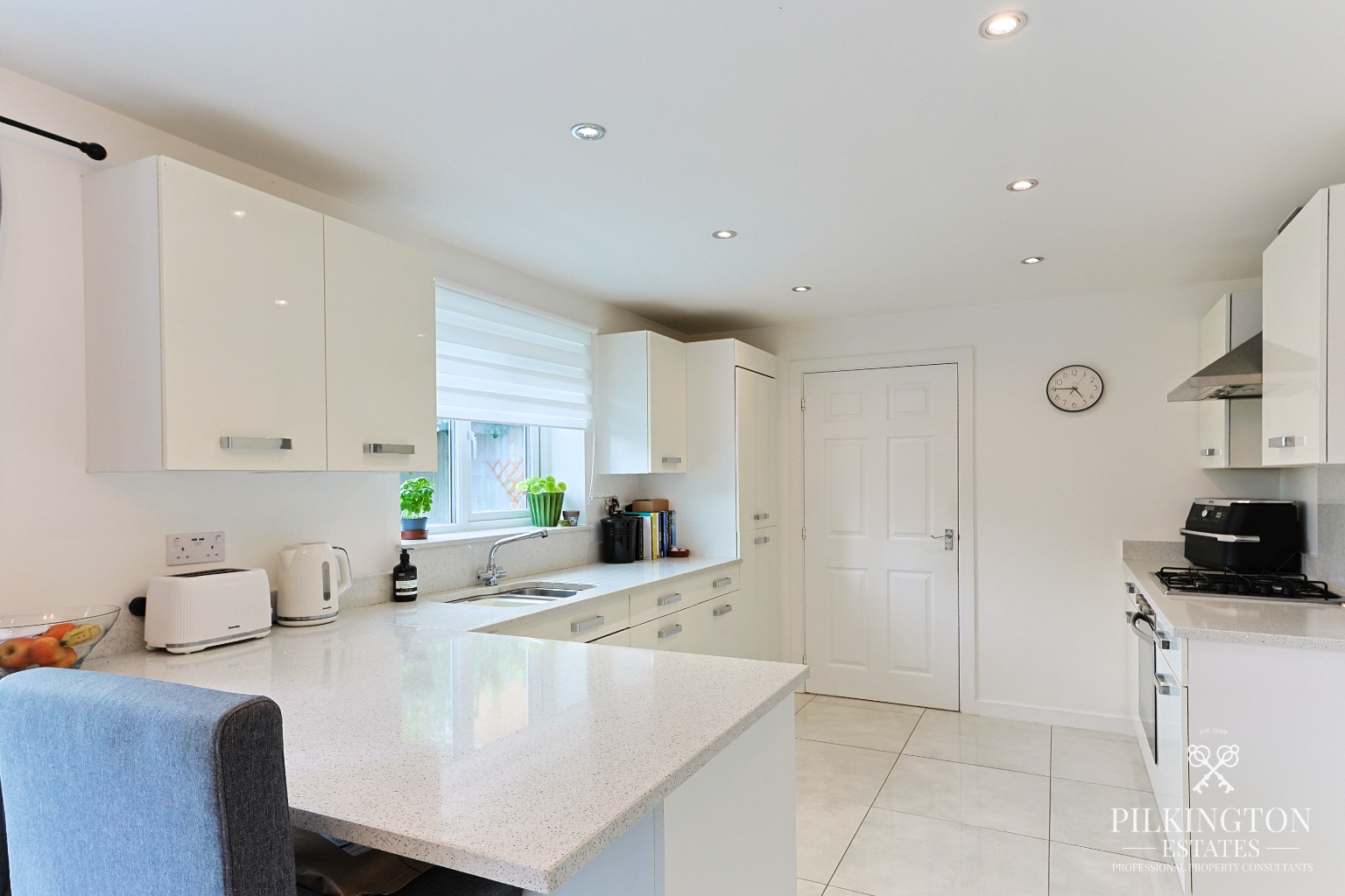 Stylish four-bedroom detached home Overlooking green space Beautifully upgraded throughout Property image 7