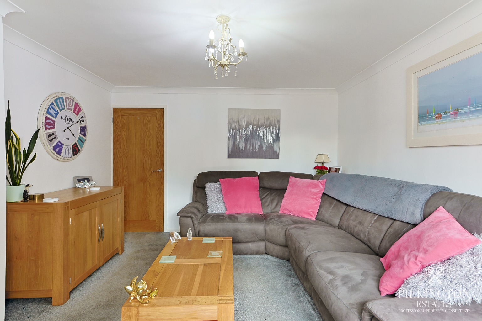 Spacious Three-Bedroom Family Home with Garage, Driveway & Solar Panels Property image 3