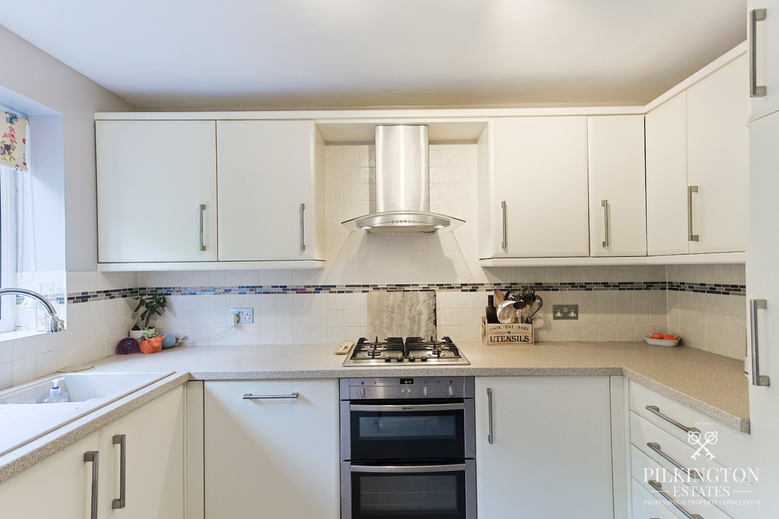 Spacious Three-Bedroom Family Home with Garage, Driveway & Solar Panels Property image 5