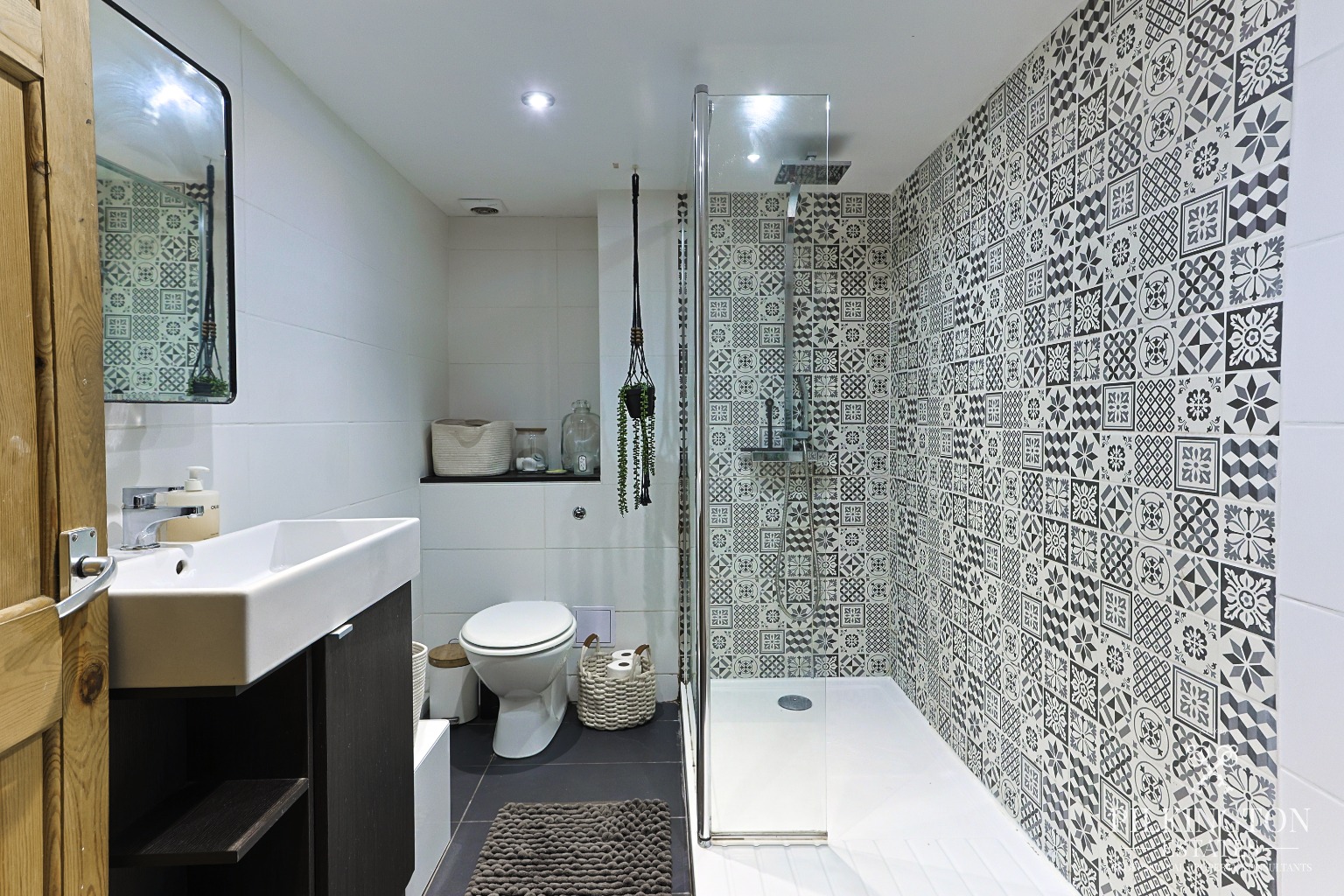 Spacious Two-Bedroom Flat Arranged Over Two Floors with Off-Street Parking Property image 12