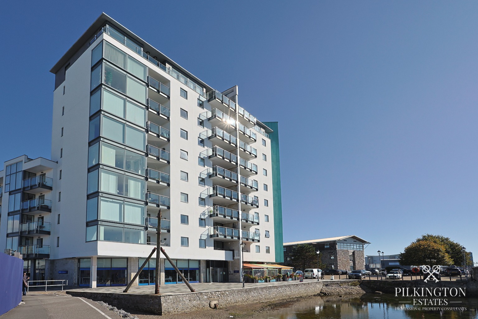 Stunning Waterside Apartment with West-Facing Sun Terrace & Uninterrupted Marina Views Property image 2