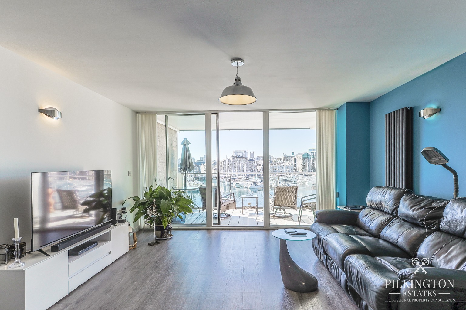 Stunning Waterside Apartment with West-Facing Sun Terrace & Uninterrupted Marina Views Property image 3