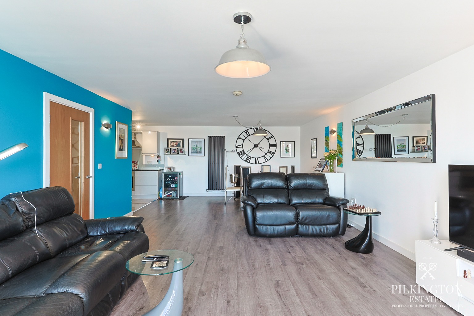 Stunning Waterside Apartment with West-Facing Sun Terrace & Uninterrupted Marina Views Property image 4