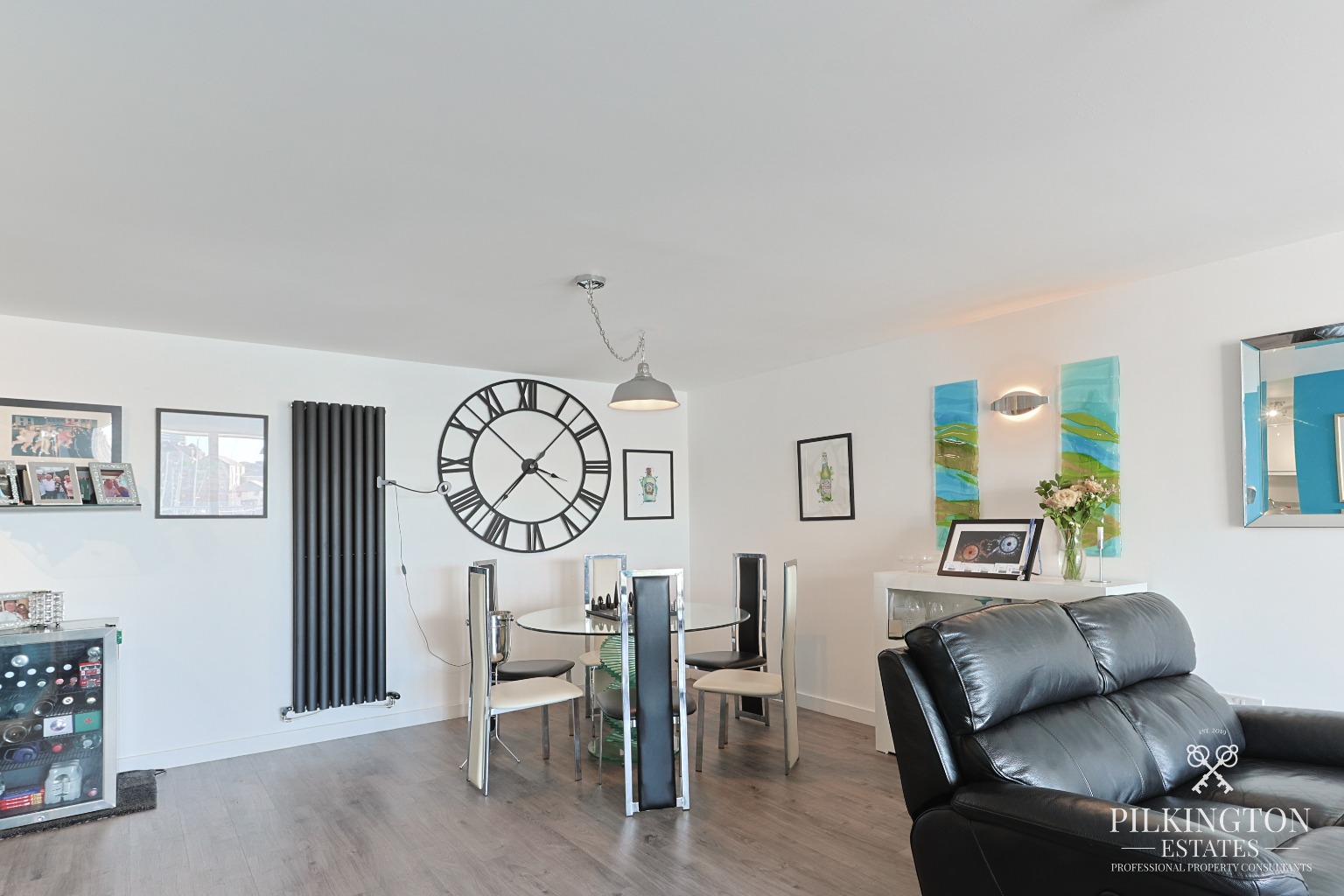 Stunning Waterside Apartment with West-Facing Sun Terrace & Uninterrupted Marina Views Property image 6