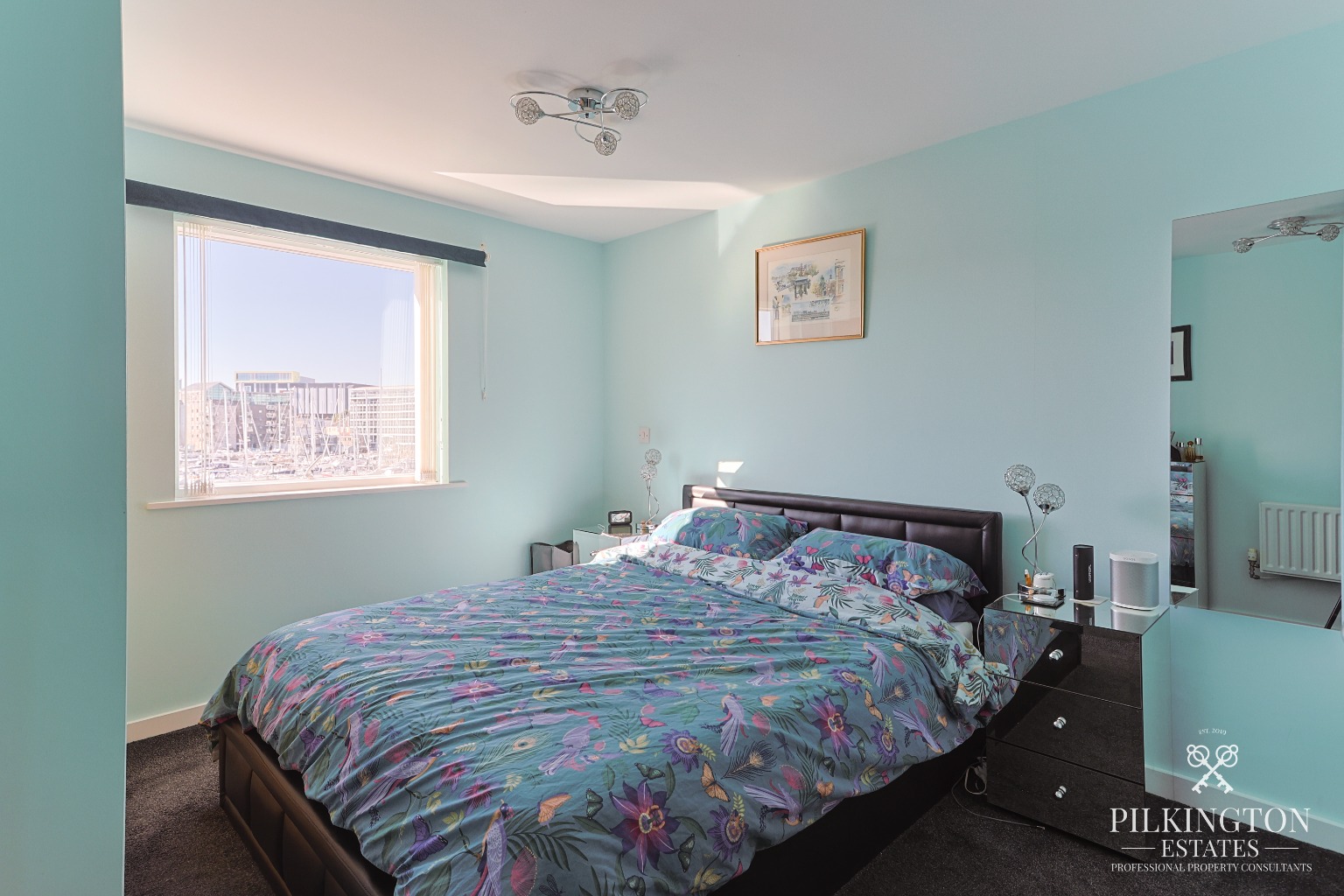 Stunning Waterside Apartment with West-Facing Sun Terrace & Uninterrupted Marina Views Property image 7