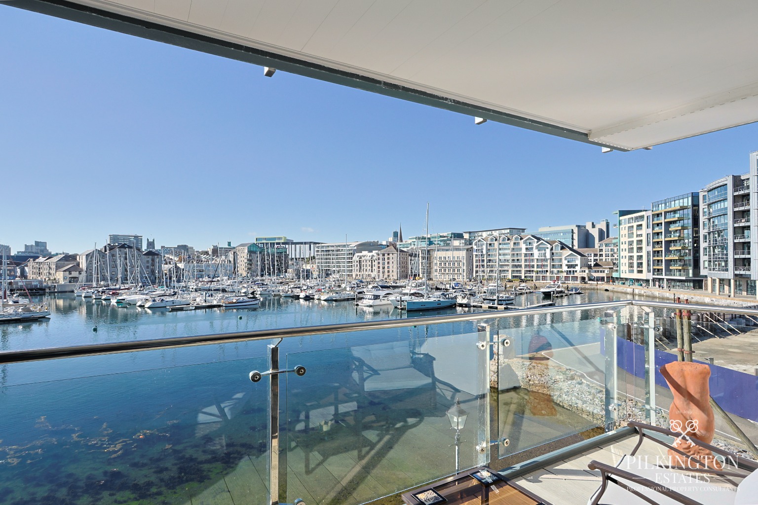 Stunning Waterside Apartment with West-Facing Sun Terrace & Uninterrupted Marina Views Property image 12