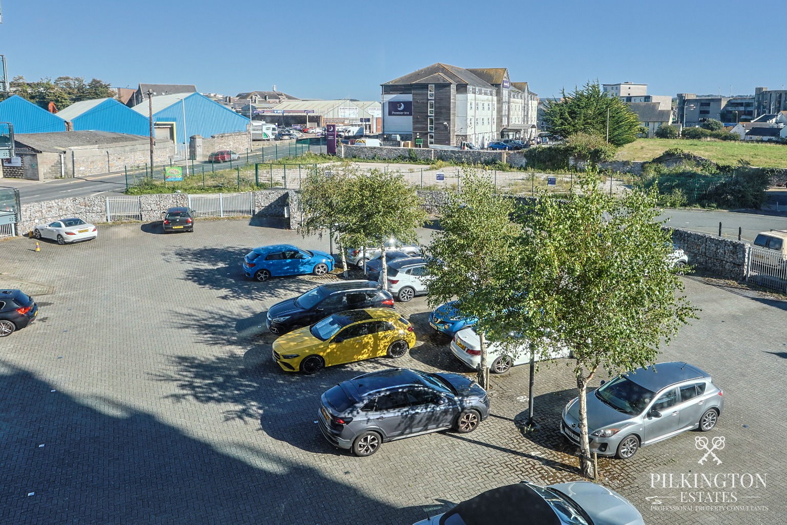 Stunning Waterside Apartment with West-Facing Sun Terrace & Uninterrupted Marina Views Property image 16