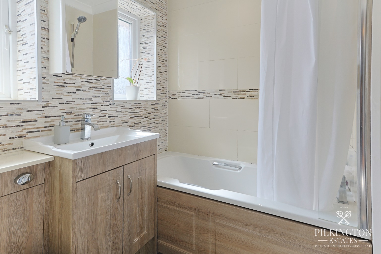 Spacious Three-Bedroom Home in a Quiet Private Cul-de-Sac PL6 Property image 12