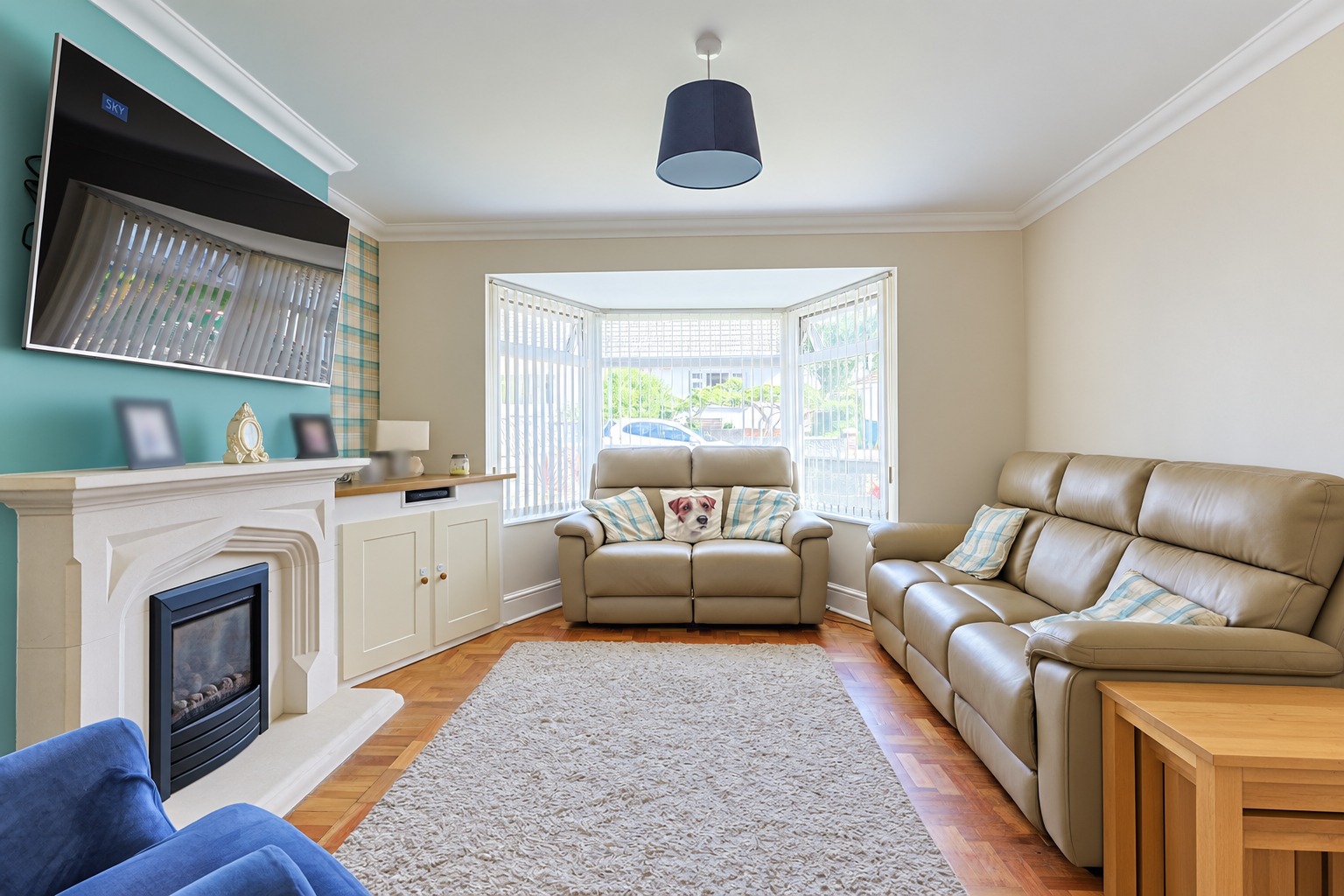 Spacious Three-Bedroom Home in a Quiet Private Cul-de-Sac PL6 Property image 2