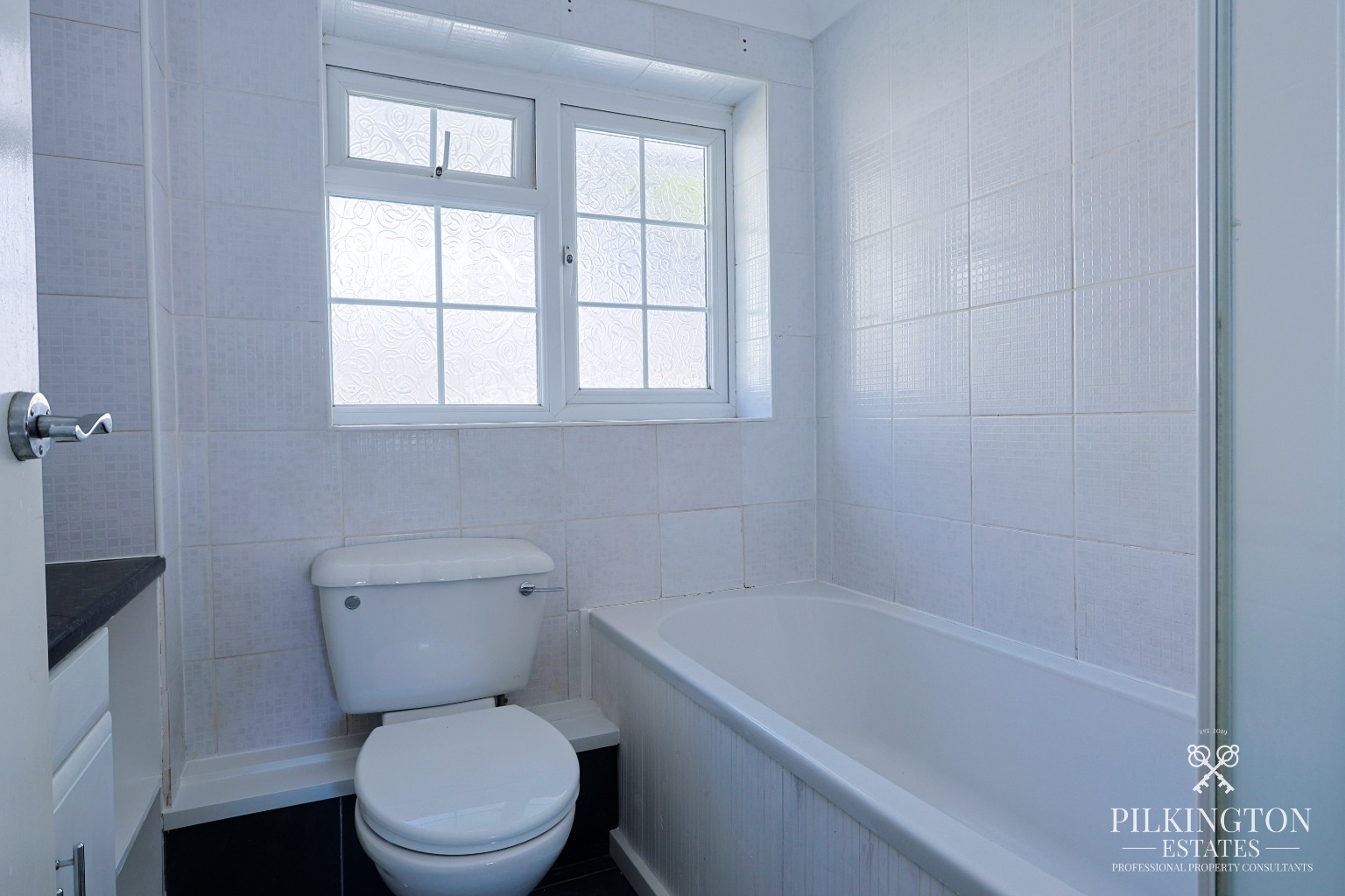 Spacious Three-Bedroom Home Over Three Floors with Garage, Driveway & Tiered Garden Property image 8