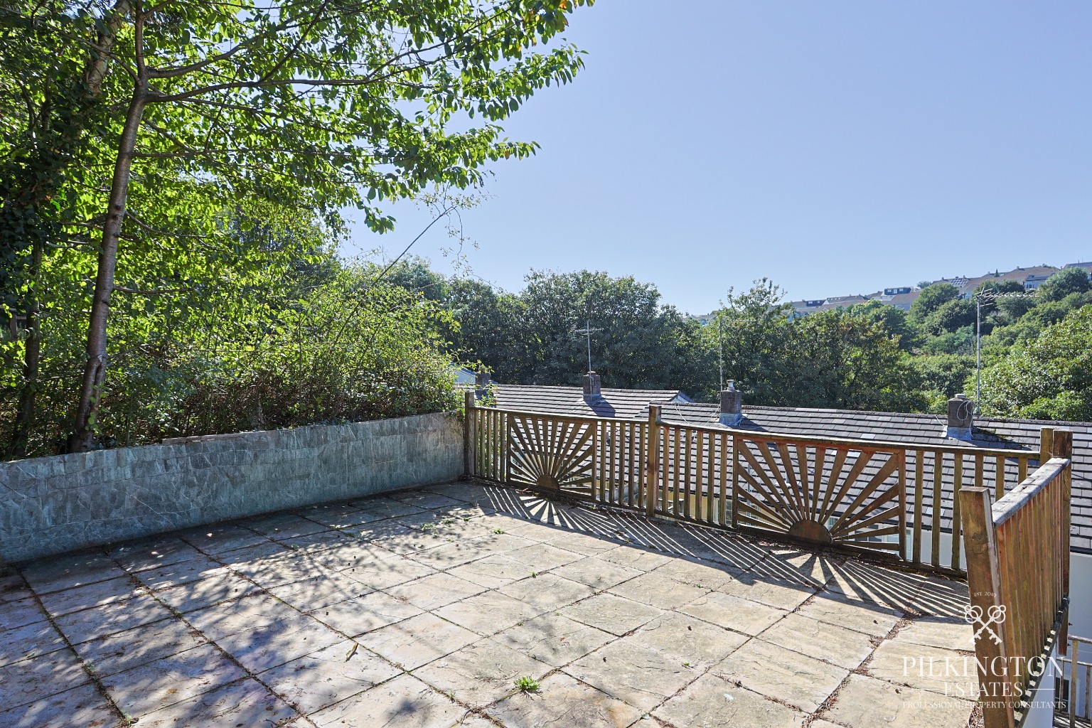 Spacious Three-Bedroom Home Over Three Floors with Garage, Driveway & Tiered Garden Property image 9