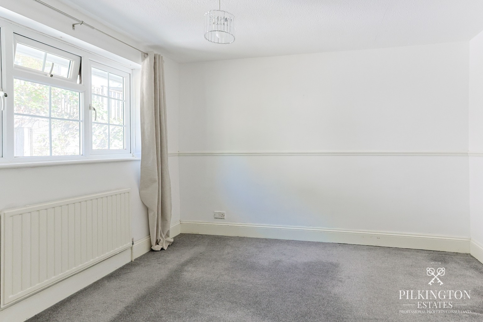 Spacious Three-Bedroom Home Over Three Floors with Garage, Driveway & Tiered Garden Property image 6
