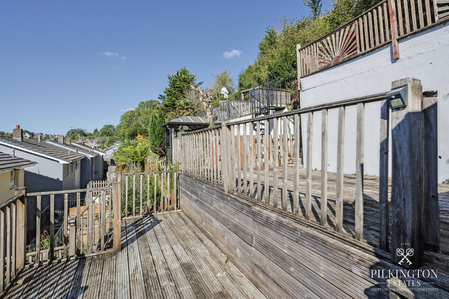 Spacious Three-Bedroom Home Over Three Floors with Garage, Driveway & Tiered Garden Property image 12
