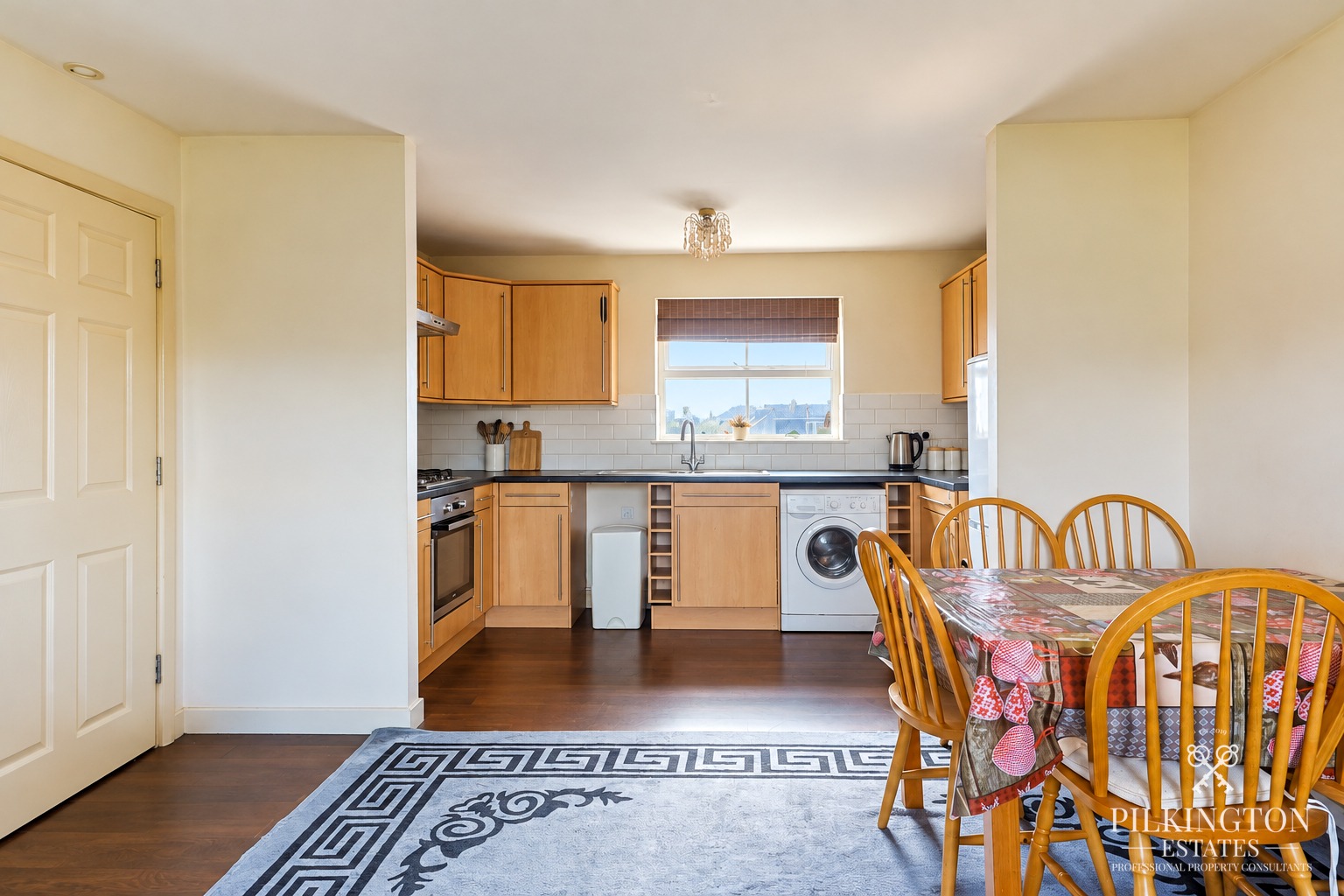 Two Bedroom Top Floor Apartment with Parking, En-Suite & No Onward Chain – Junction Gardens Property image 2